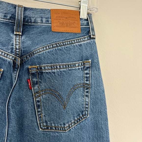 Women’s Levi Jeans - Picture 6 of 15